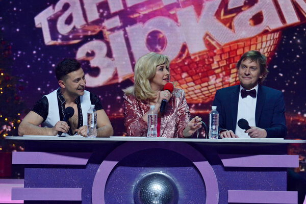 КИЕВ, УКРАИНА - 14 ДЕКАБРЯ 2018: Артисты во время концертной программы студии "Квартал 95"
"