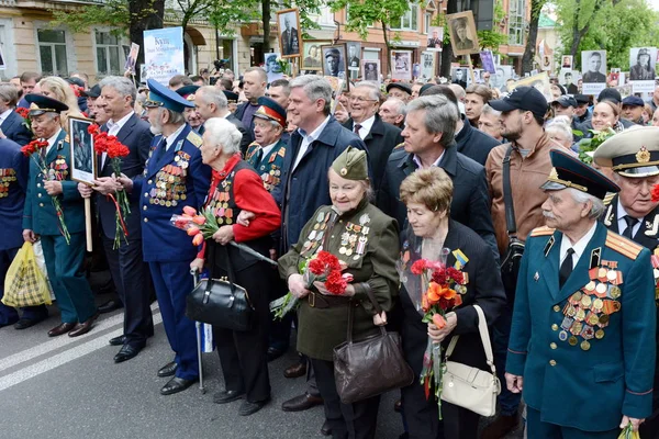 Киев Украина Мая 2019 Года Люди Держат Фотографии Солдат Второй — стоковое фото