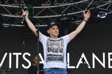 Kiev, Ukrayna - 9 Temmuz 2019: Müzik Festivali Atlas Weekend 2019 sırasında Nravitsa Planet grubu