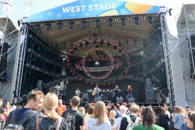 Kiev, Ukrayna - 9 Temmuz 2019: Müzik Festivali Atlas Weekend 2019 sırasında Nravitsa Planet grubu