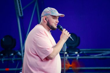 Kiev, Ukrayna - 14 Temmuz 2019: Müzik Festivali Sırasında Şarkıcı Kievstoner (Albert Vasiliev) Atlas Weekend 2019