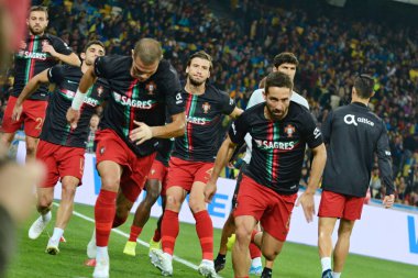 Kyiv, Ukrayna - 14 Ekim 2019: Ukrayna ile Portekiz arasındaki maçtan önce Kyiv Olimpiyat Stadyumu 'nda Portekiz' in oyuncuları