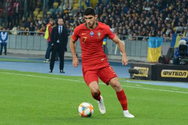 Kyiv, Ukrayna - 14 Ekim 2019: Portekizli Goncalo Guedes Ukrayna ve Portekiz arasında Kyiv Olimpiyat Stadyumu 'nda oynanan karşılaşmada