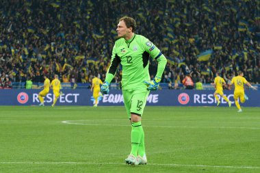 Kyiv, Ukrayna - 14 Ekim 2019: Ukrayna kalecisi Andriy Pyatov Ukrayna ve Portekiz arasında Kyiv Olimpiyat Stadyumu 'nda oynanan karşılaşmada görev aldı