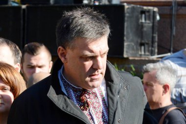 Kyiv, Ukrayna - 14 Ekim 2019: Ukrayna milliyetçi partisi Svoboda 'nın (Özgürlük) lideri Oleg Tyagnibok, Upa' nın kuruluşunun 77. yıldönümü münasebetiyle düzenlenen mitingde