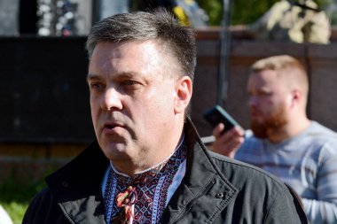 Kyiv, Ukrayna - 14 Ekim 2019: Ukrayna milliyetçi partisi Svoboda 'nın (Özgürlük) lideri Oleg Tyagnibok, Upa' nın kuruluşunun 77. yıldönümü münasebetiyle düzenlenen mitingde