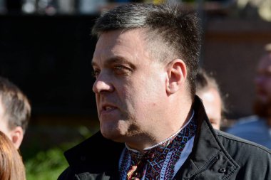 Kyiv, Ukrayna - 14 Ekim 2019: Ukrayna milliyetçi partisi Svoboda 'nın (Özgürlük) lideri Oleg Tyagnibok, Upa' nın kuruluşunun 77. yıldönümü münasebetiyle düzenlenen mitingde