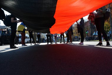 Kyiv, Ukrayna - 14 Ekim 2019: Ukrayna 'nın milliyetçi hareketlerinin eylemcileri ve destekçileri, sözde Steinmeier Formülü' nün onaylanmasına karşı düzenlenen mitinge katıldılar