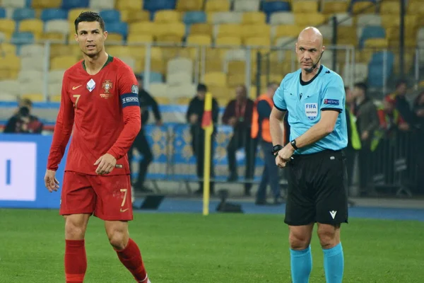 Kyiv Ucrania Octubre 2019 Cristiano Ronaldo Portugal Árbitro Durante Partido —  Fotos de Stock