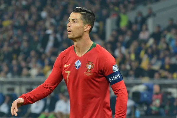 Kyiv, Ukrayna - 14 Ekim 2019: Portekizli Cristiano Ronaldo Ukrayna ve Portekiz arasında oynanan Avrupa ön eleme maçında Kyiv Olimpiyat Stadyumu 'nda