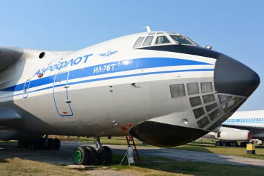 Kyiv, Ukrayna - 19 Ekim 2019: Ukrayna Havacılık Müzesinde Ilyushin Il-76 uçağı 