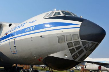 Kyiv, Ukrayna - 19 Ekim 2019: Ukrayna Havacılık Müzesinde Ilyushin Il-76 uçağı 