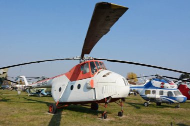 Kyiv, Ukrayna - 19 Ekim 2019: Ukrayna Havacılık Müzesinde Helikopter Mil Mi-4 