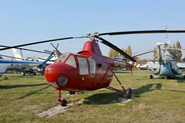 Kyiv, Ukrayna - 19 Ekim 2019: Ukrayna Havacılık Müzesinde Helikopter Mil Mi-1 