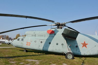 Kyiv, Ukrayna - 19 Ekim 2019: Ukrayna Havacılık Müzesinde Helikopter Mil Mi-26 