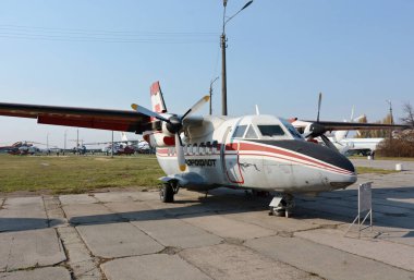 Kyiv, Ukrayna - 19 Ekim 2019: Ukrayna Havacılık Müzesi 'nde uçak L-410 