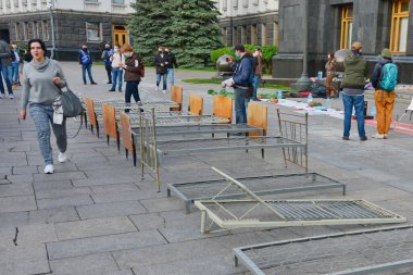 Ukrayna Sağlık Bakanlığı 'na karşı düzenlenen bir protesto sırasında, Ukrayna' nın Kiev 'deki eski yataklarından Ukrayna Cumhurbaşkanlığı Ofisi' ne kurulması