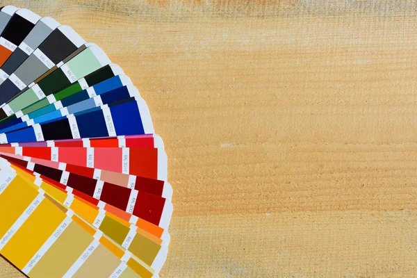 Paleta Colores Ral Extendida Sobre Una Tabla Madera — Foto de Stock