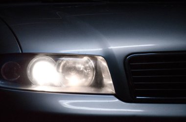 Dahil lambalar ile aracın Far