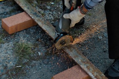 Değirmeni tarafından kesilmiş demir