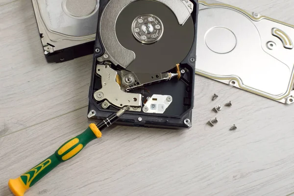 Reparação e manutenção de discos rígidos — Fotografia de Stock