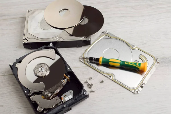 Reparação e manutenção de discos rígidos — Fotografia de Stock