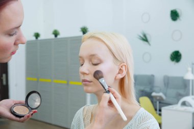 kız makyaj sanatçısı makyaj başvuru süreci