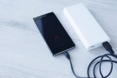 Telefon Güç Bankası ile şarj oluyor