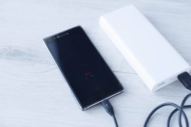 Telefon Güç Bankası ile şarj oluyor