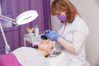 Deri altına serum girişi ile mezotari süreci