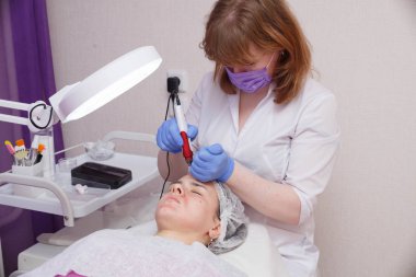 Deri altına serum girişi ile mezotari süreci