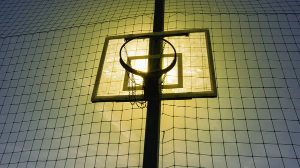 Basketbal Ring Tegen Blauwe Hemel — Stockfoto