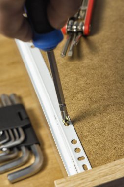 Karşılık gelen yere bir mobilya kutusu için kılavuz