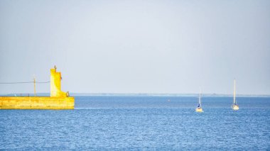 Yelkenli Yatlar ve Breakwater