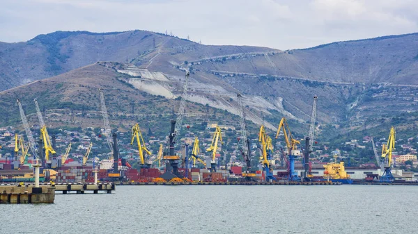 Námořní obchod přístav, na vysočině, panorama — Stock fotografie