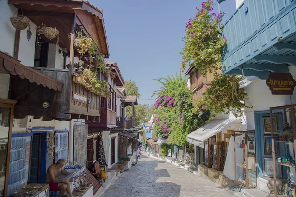 在卡斯镇多彩的街道景观 卡斯是流行在土耳其的旅游目的地 — 图库照片