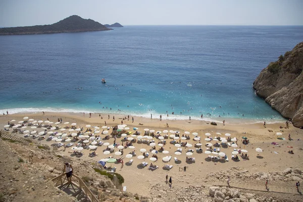 Turisti Prendere Sole Nuotare Sulla Spiaggia Kaputas Kas Antalya Turchia — Foto Stock