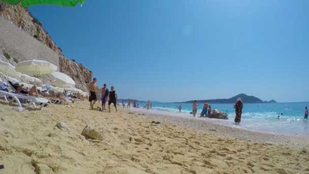 Antalya Turcja Września 2018 Ludzie Opalanie Kąpiel Kaputas Beach Timelapse — Wideo stockowe