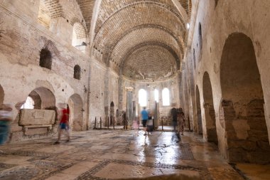 Demre, Türkiye-24 Eylül 2018: Ortaçağ St Nicholas Kilisesi 'nin ana nave. Noel Baba evi. 