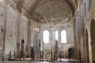 Demre, Türkiye-24 Eylül 2018: Ortaçağ St Nicholas Kilisesi 'nin ana nave. Noel Baba evi. 