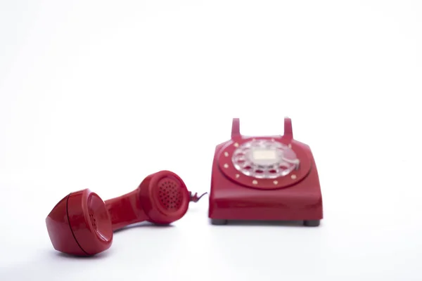 Retro Vaste Rode Telefoon Een Geïsoleerde Witte Achtergrond — Stockfoto
