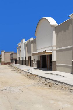 Yapım aşamasında yeni perakende mağazaların dikey atış.