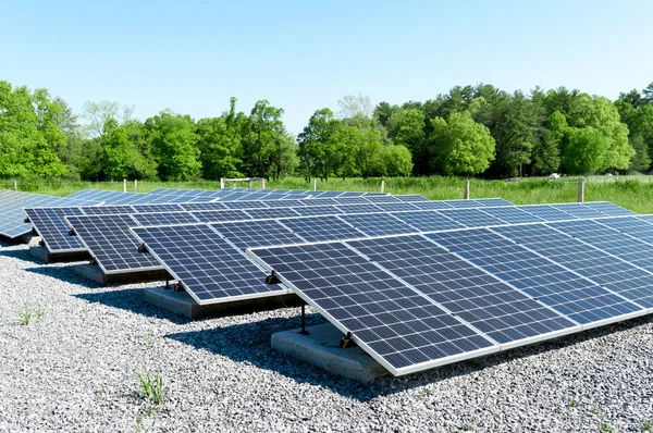 Grandes Painéis Solares Uma Área Arborizada Leste Tennessee — Fotografia de Stock