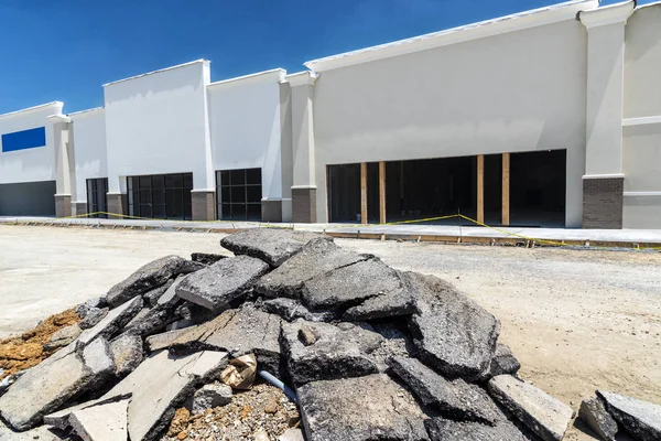 Nova Construção Shopping Center Strip Varejo Grande Arquivo Rasgado Pagamento — Fotografia de Stock