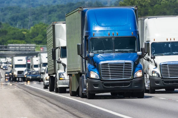 Long Steady Line Truck Traffic Busy Interstate Image Shot Hot — Stock Photo, Image