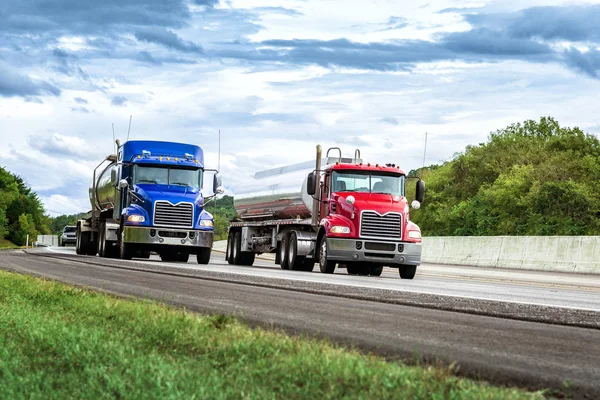 Horizontal Shot Two Gasoline Tanker Trucks Interstate One Has Red — Stock Photo, Image