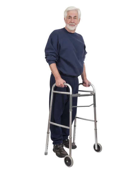 Fröhlicher älterer Mann mit Rollator ist isoliert auf weißem Grund — Stockfoto