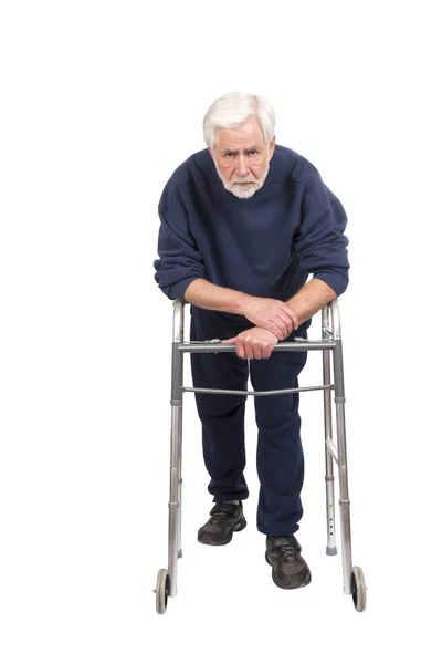 Schwacher und entmutigter alter Mann mit Rollator isoliert auf weiß — Stockfoto