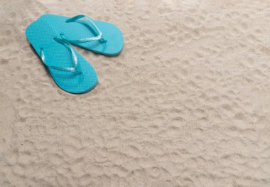 Mavi Sandalet ile Plaj Kum Arka Plan