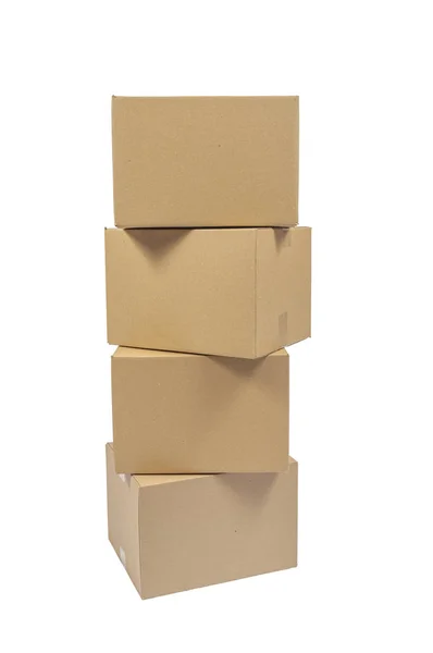 Quattro scatole di cartone impilate isolate su bianco — Foto Stock